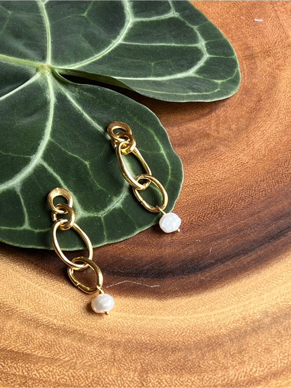 Chan Luu Gold Link Drop Earrings with White Pearl - Picture 2 of 6